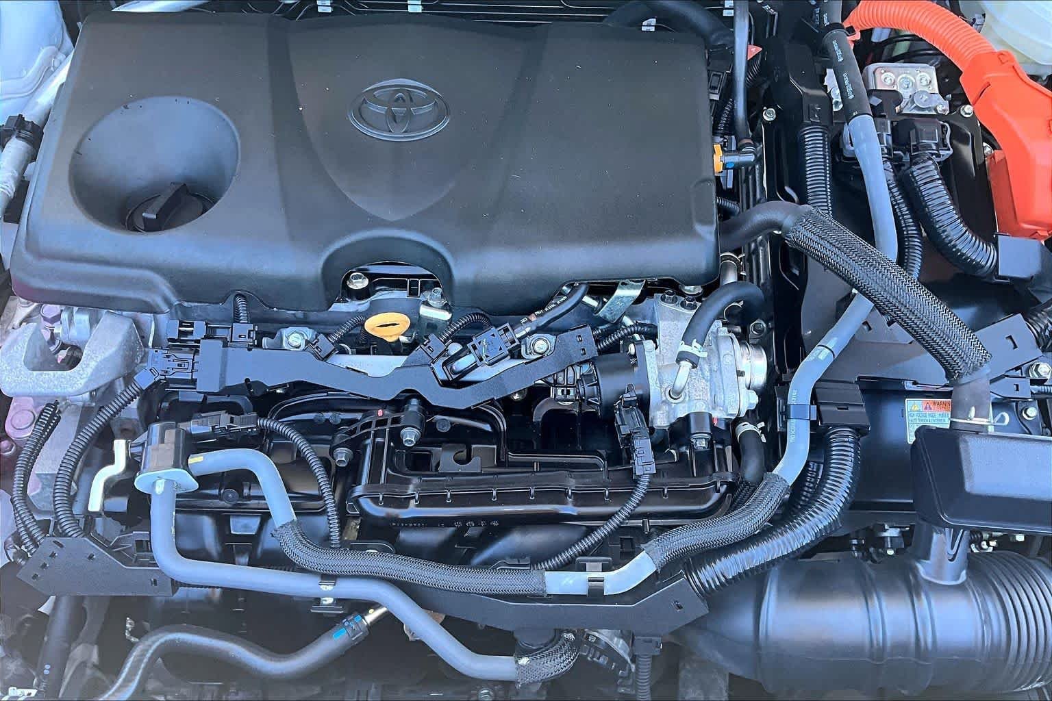Used 2022 White Toyota Hybrid XLE image 32