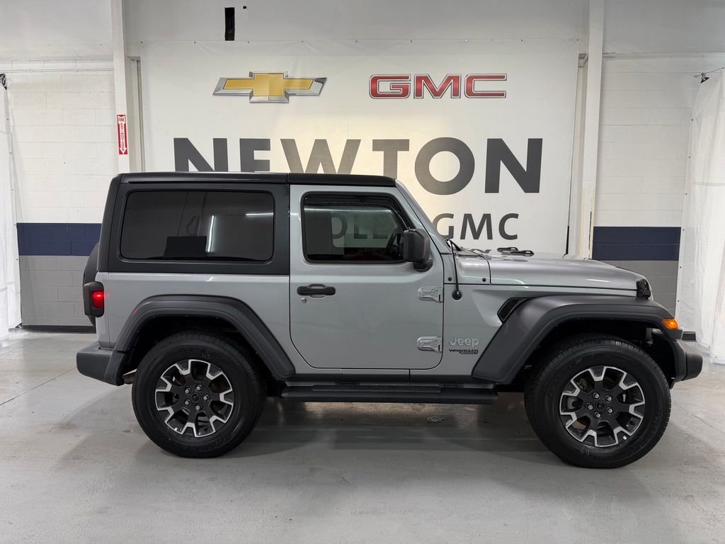 Used 2018 Silver Jeep Sport S image 30
