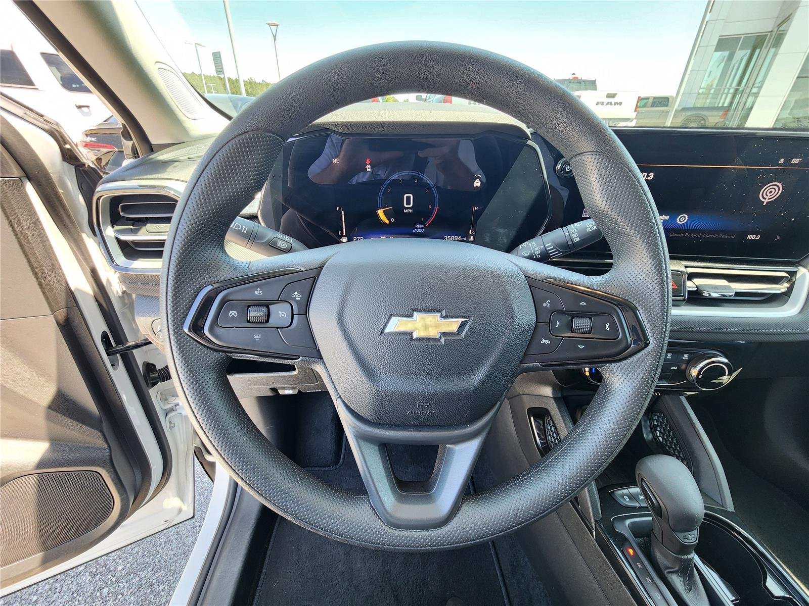 Used 2025 Summit White Chevrolet LT image 11