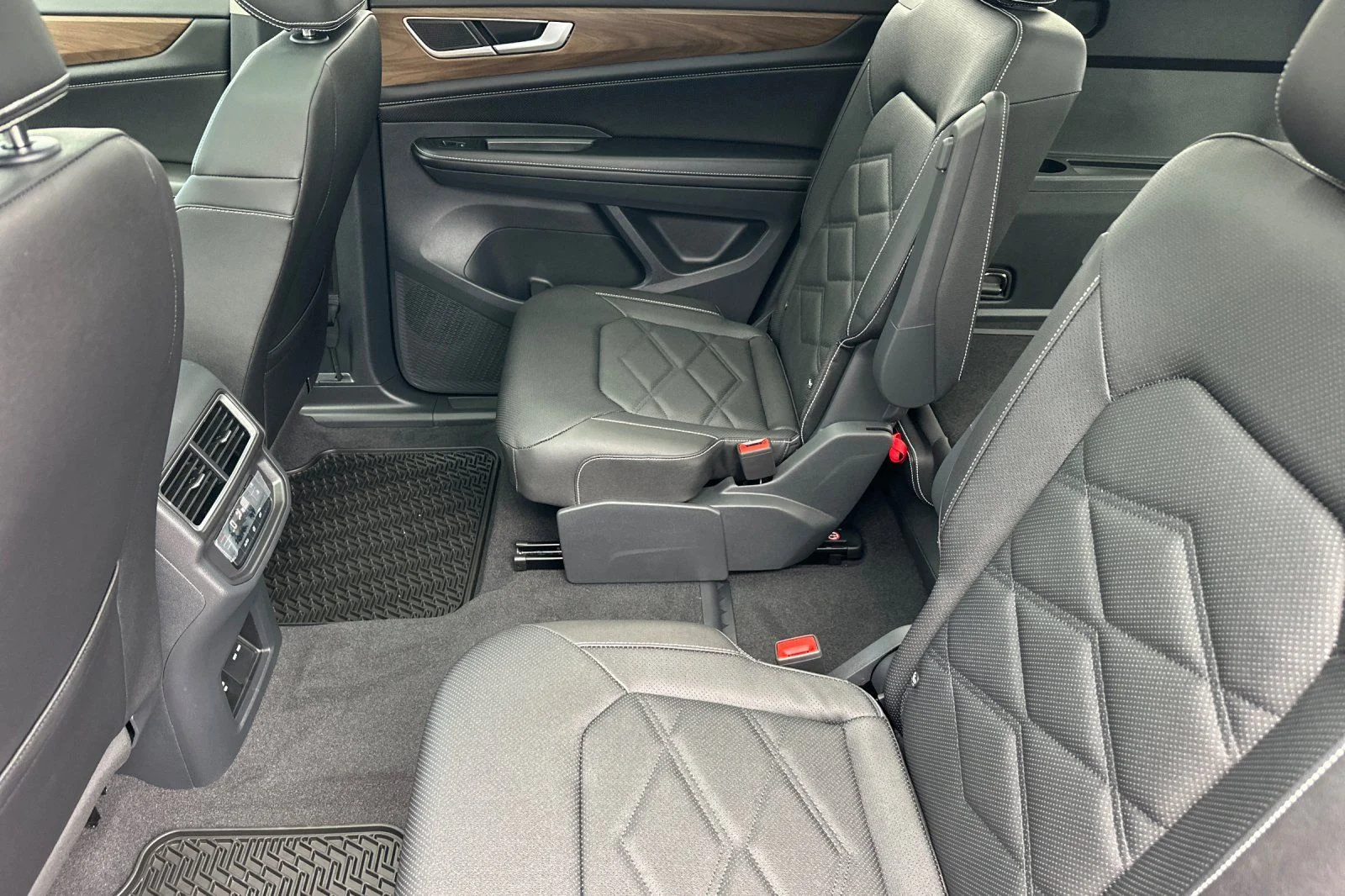 New 2026 Gray Volkswagen 2.0T SE w/Technology image 10