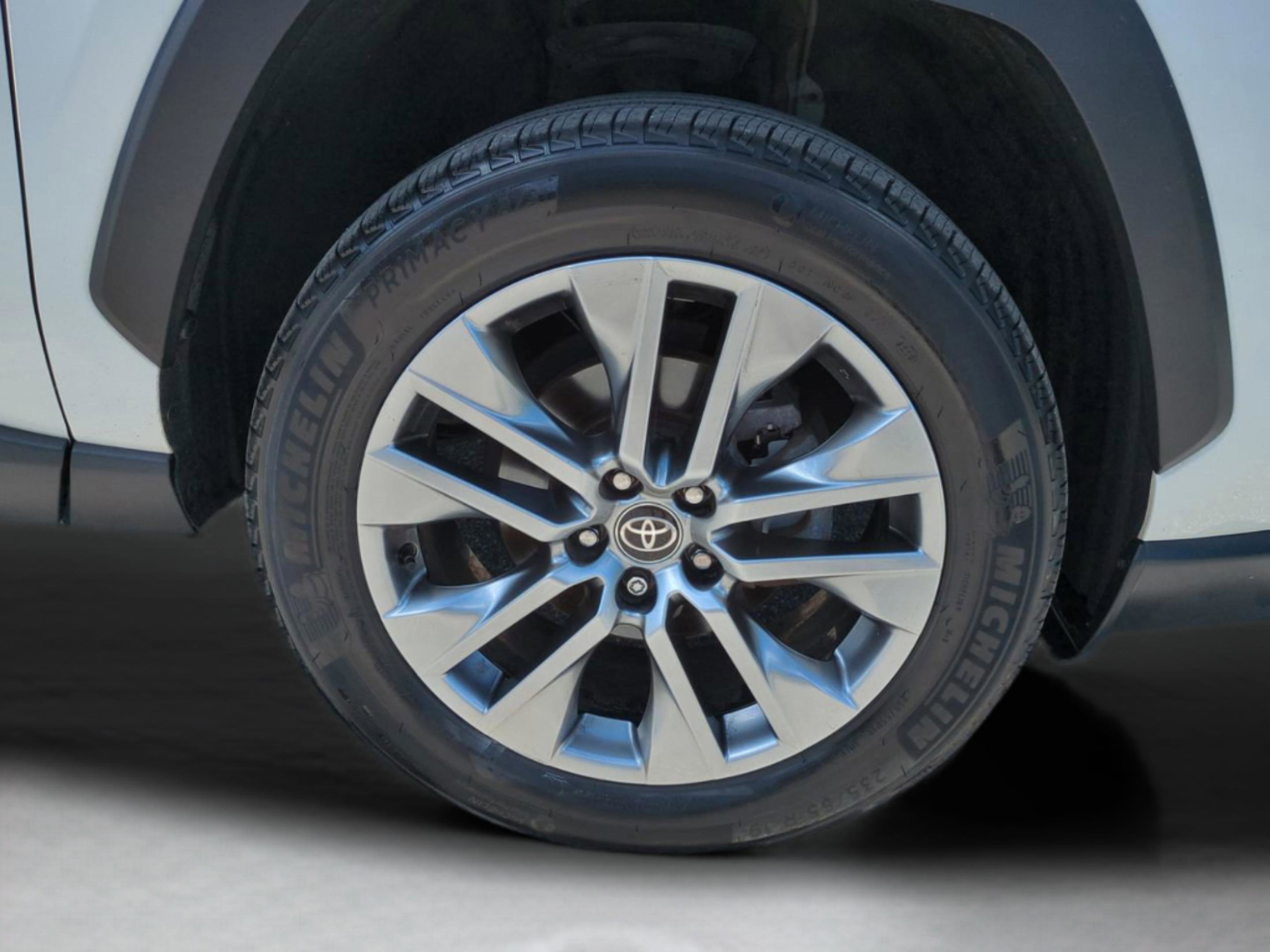 Used 2022 Blizzard Pearl Toyota XLE Premium image 13
