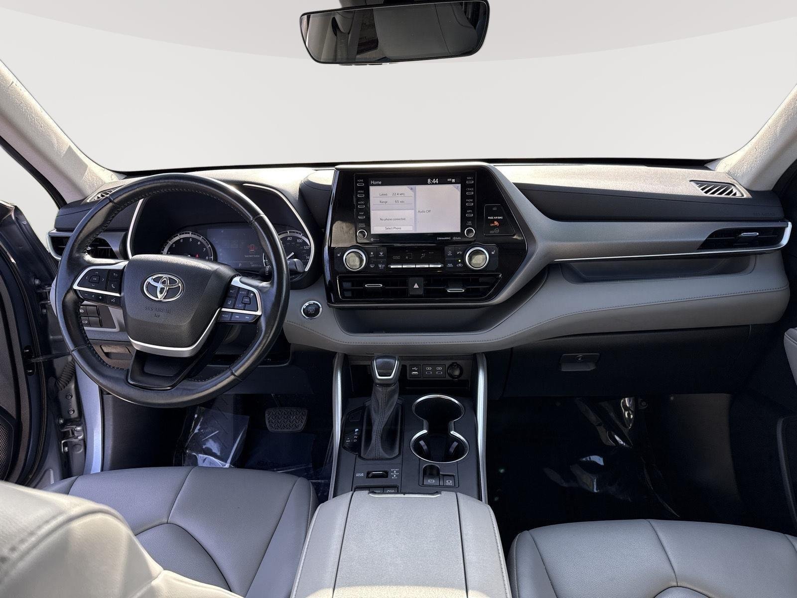 Used 2022 Moon Dust Toyota XLE image 4