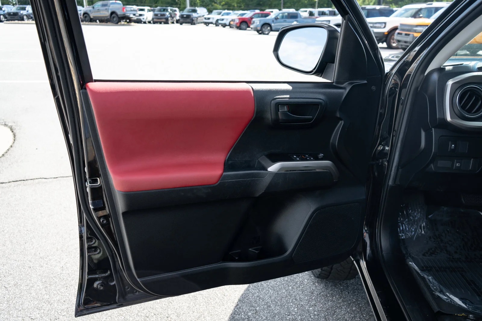 Used 2022 Black Toyota SR5 image 16
