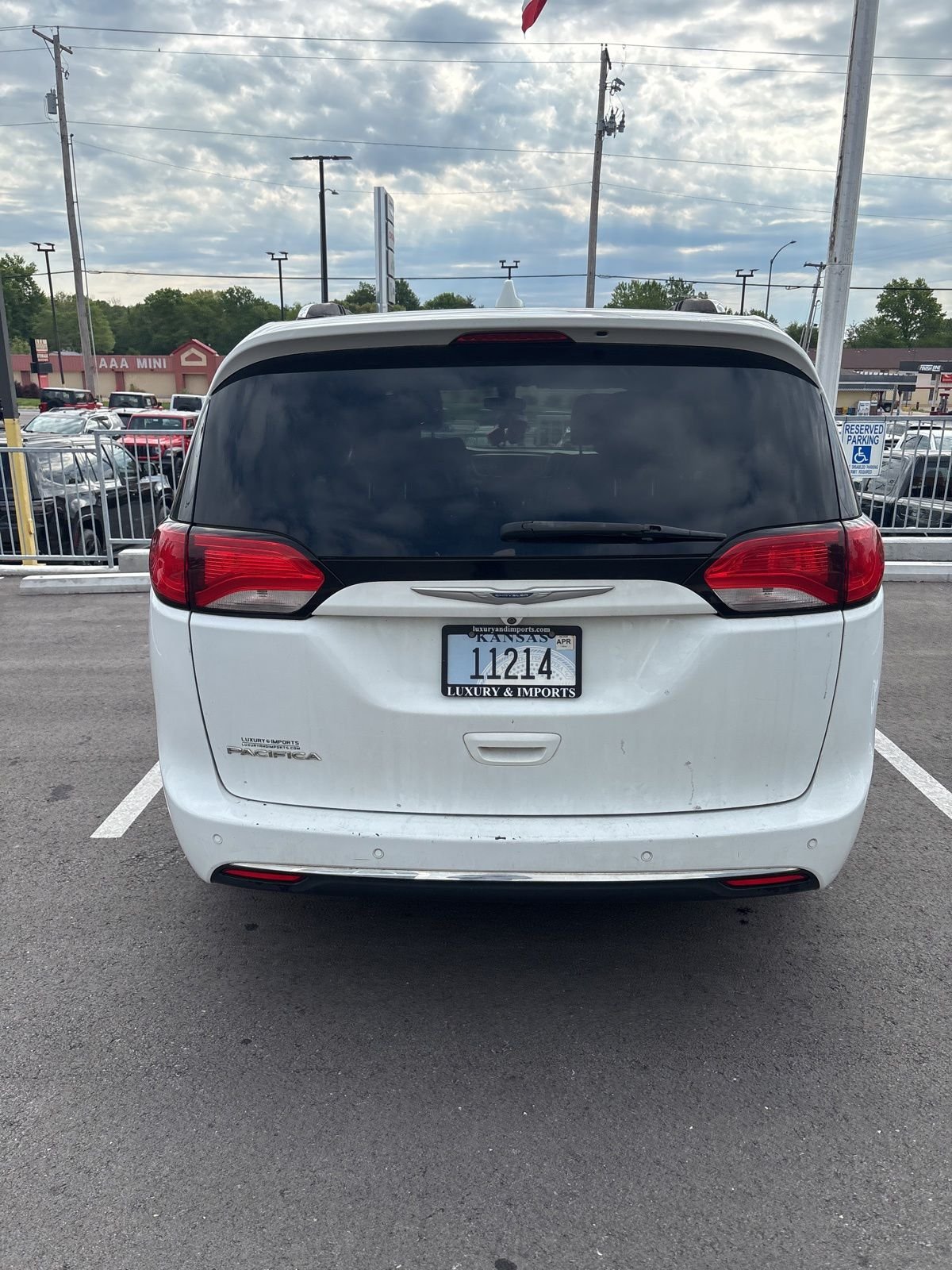 Used 2018 Chrysler Pacifica Touring L with VIN 2C4RC1BG2JR119979 for sale in Kansas City