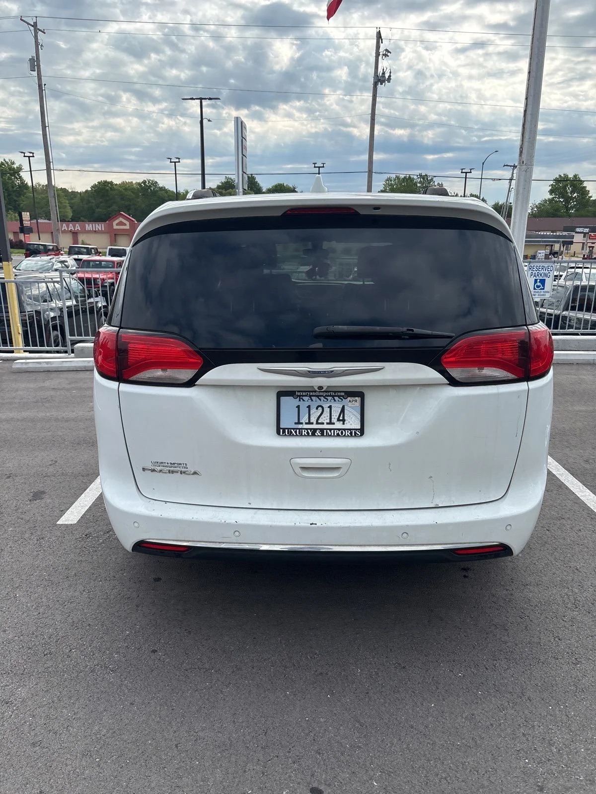 Used 2018 Chrysler Pacifica Touring L with VIN 2C4RC1BG2JR119979 for sale in Kansas City