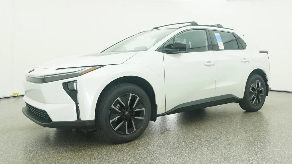 New 2026 Wind Chill Pearl Toyota XLE image 38