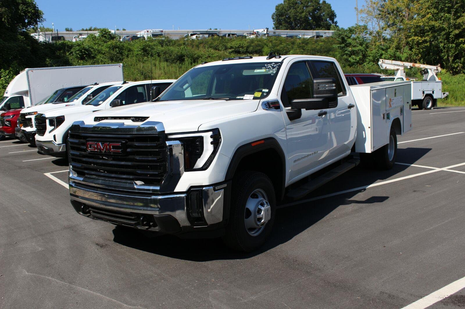 New 2026 Summit White GMC Pro image 3