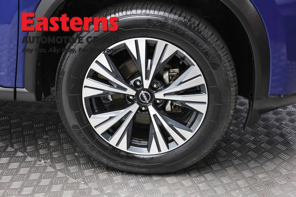 Used 2023 Blue Nissan SV image 31