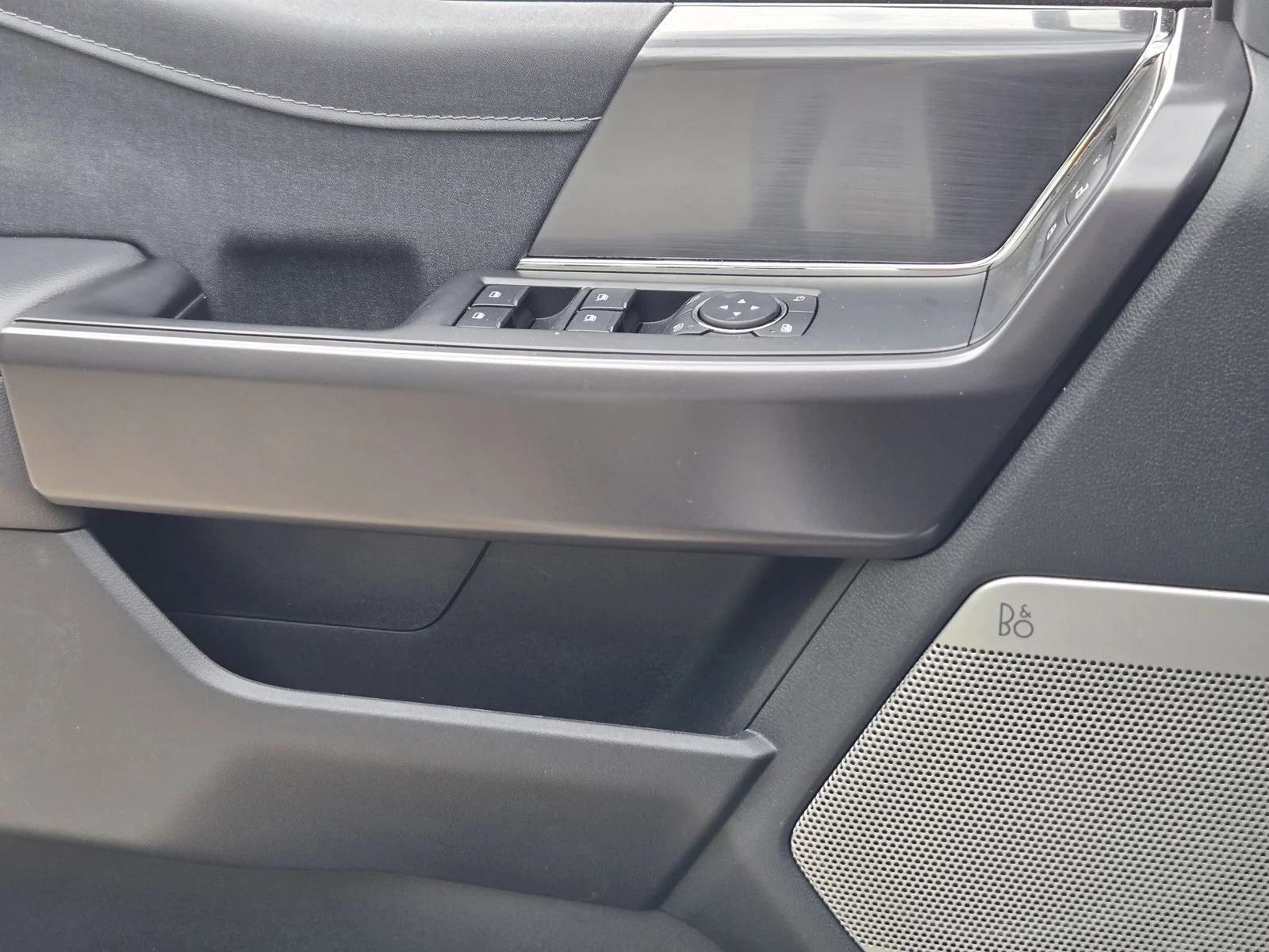 New 2026 Star White Metallic Tri-Coat Ford Lariat® image 17