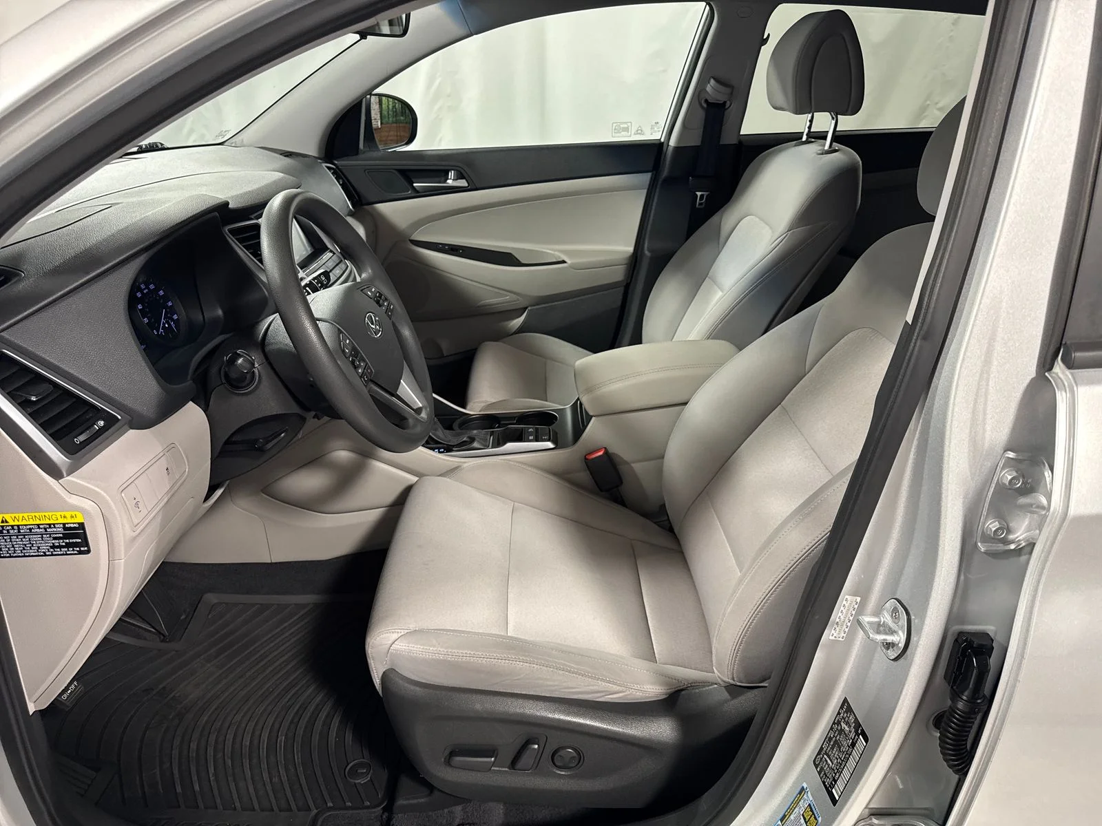 Used 2018 Molten Silver Hyundai SEL image 3