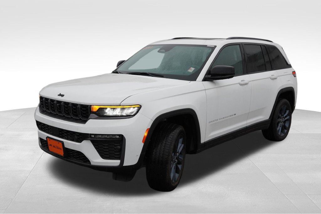 New 2026 Bright White Clear-Coat Exterior Paint Jeep Limited image 7