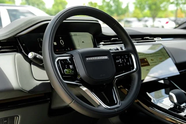 New 2026 Santorini Black Land Rover SE image 18