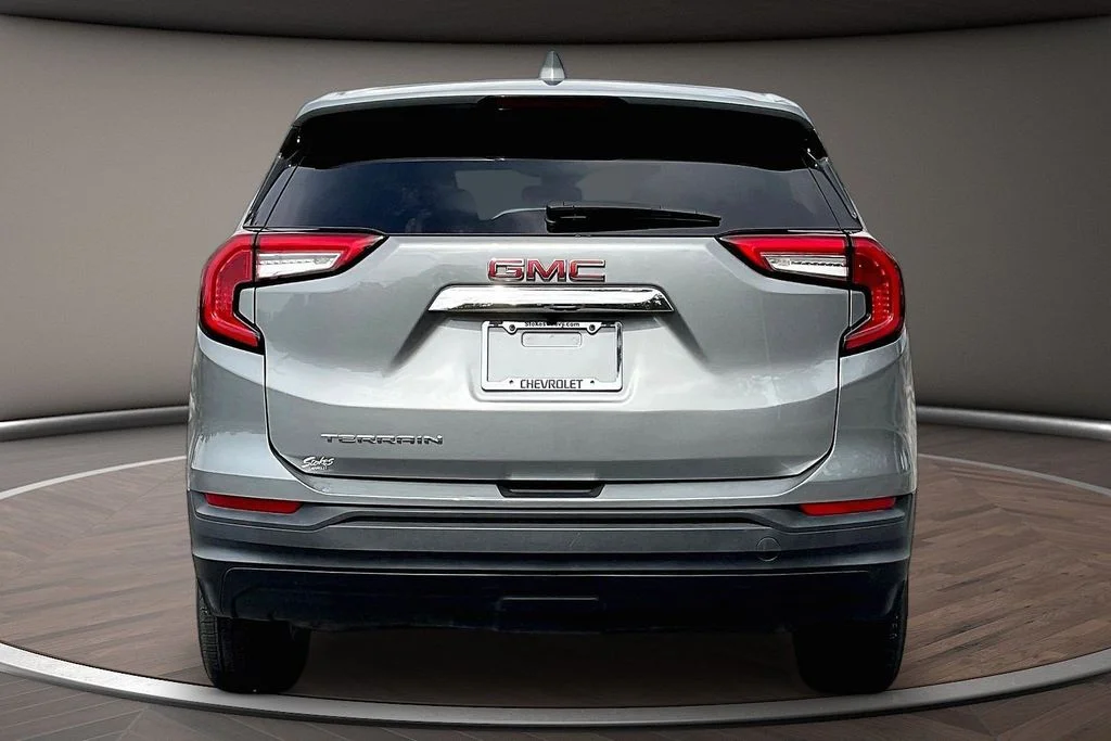Used 2024 Silver GMC SLE image 5