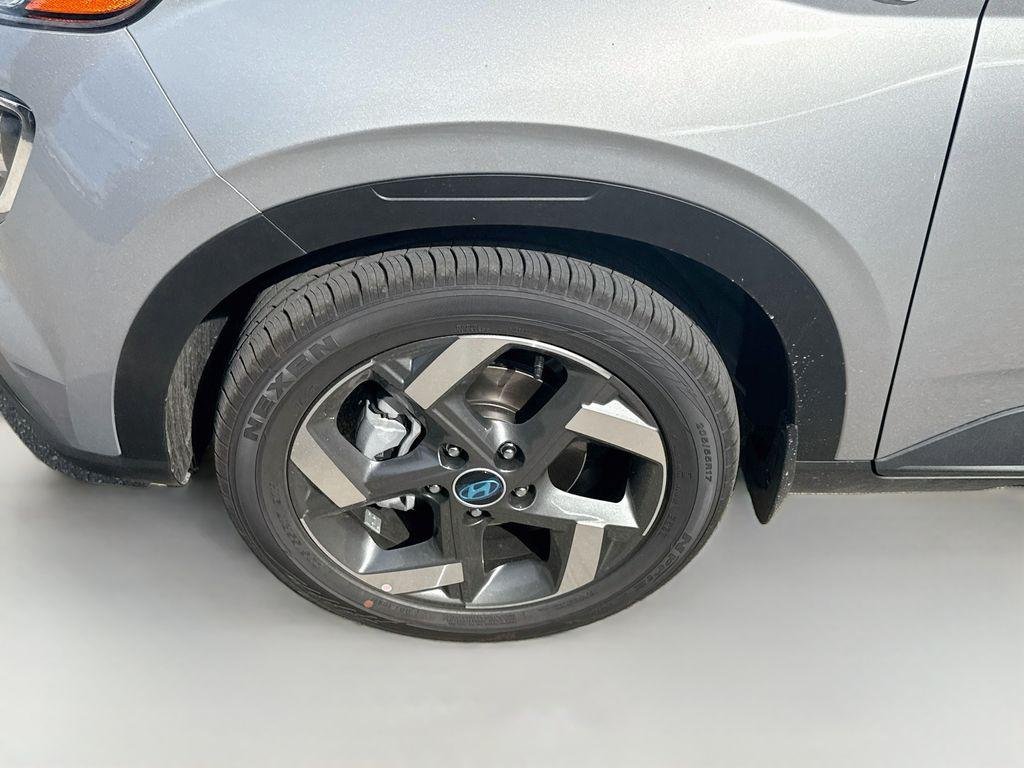 New 2026 Shimmering Silver Hyundai SEL image 23