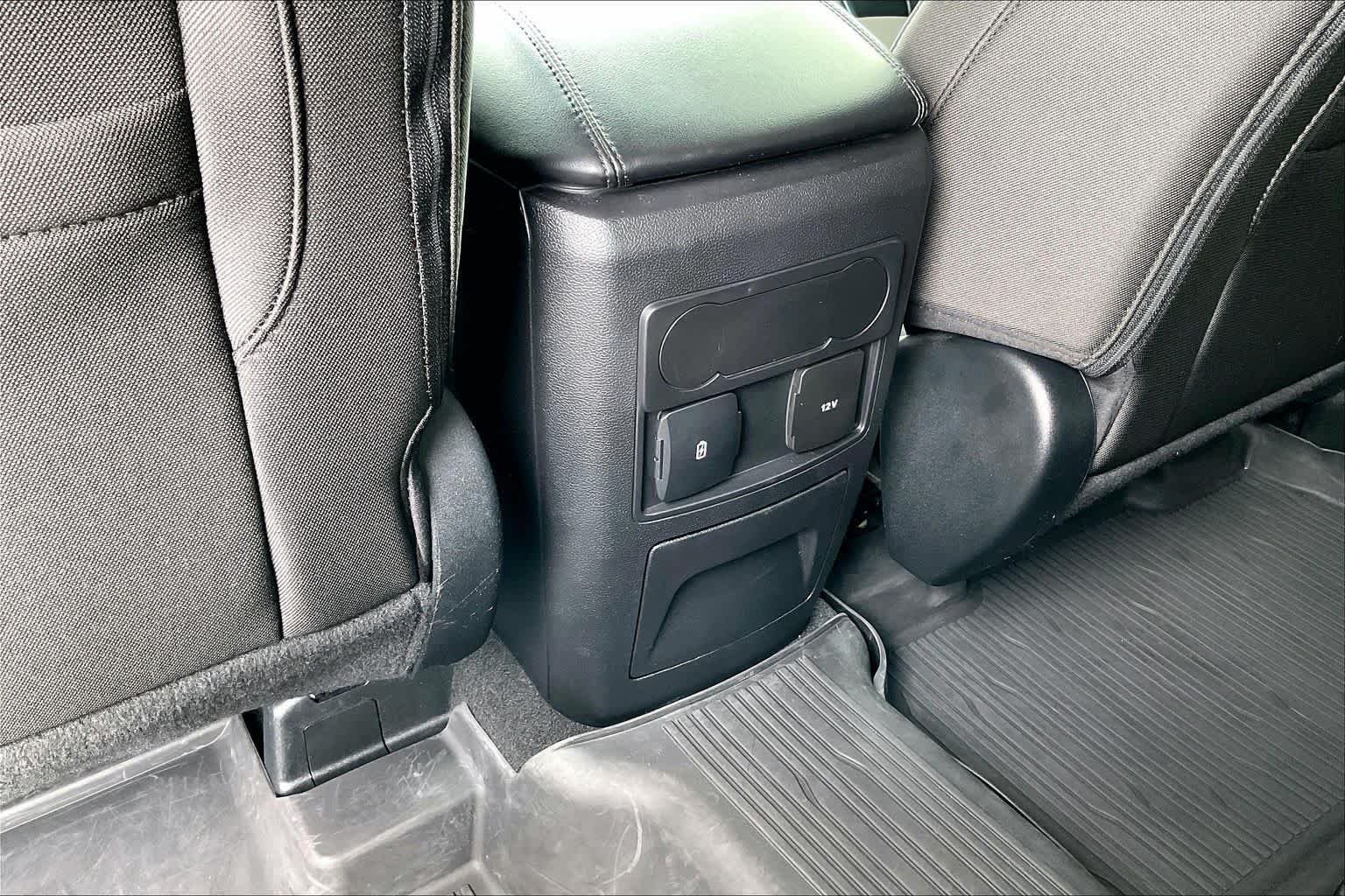 Used 2023 Agate Black Metallic Ford XLT image 34