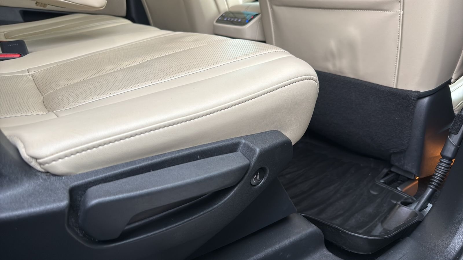 Used 2022 Black INFINITI LUXE image 24