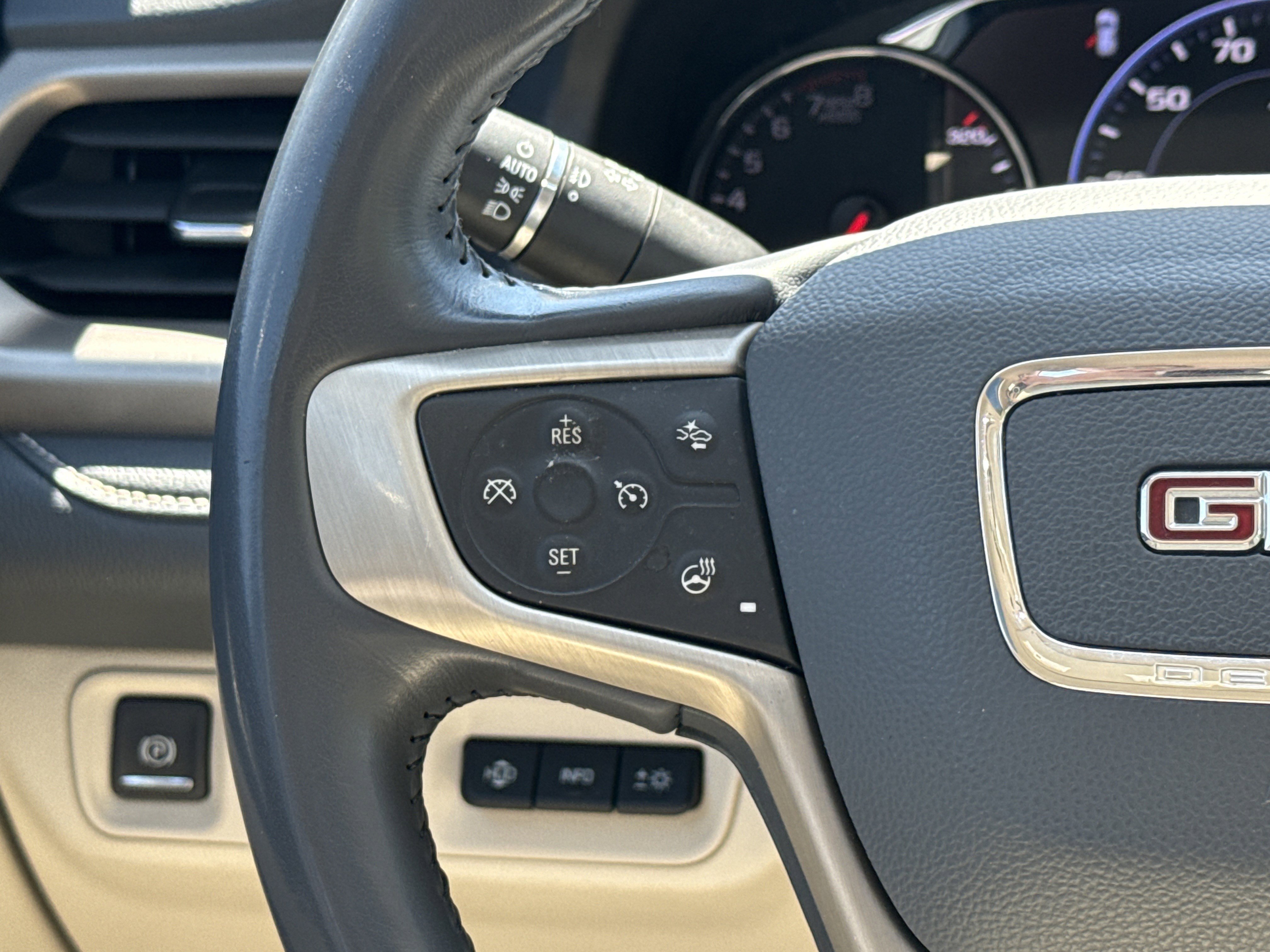 Used 2022 White Frost Tricoat GMC Denali image 28