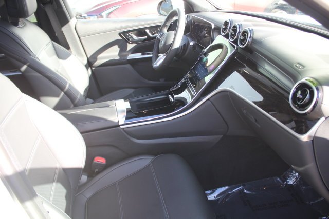 Used 2025 White Mercedes-Benz GLC 300 image 36