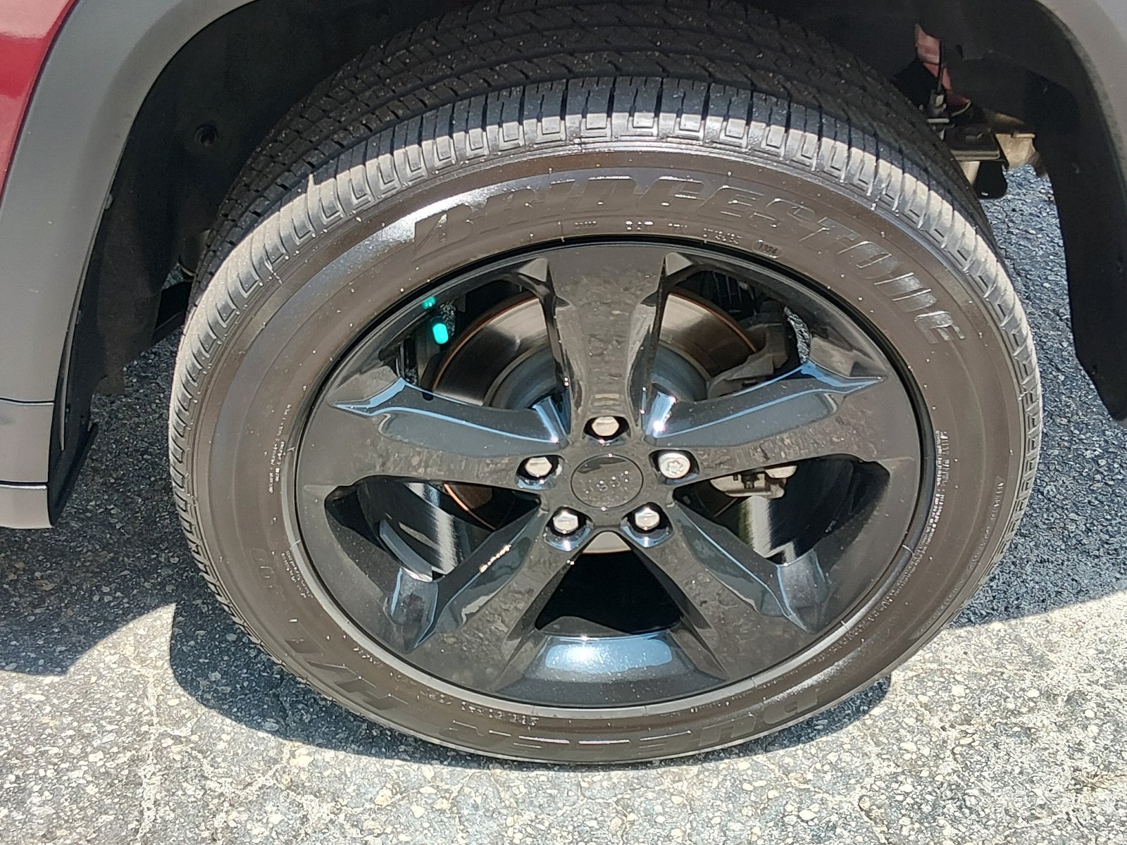 Certified Used 2024 BURGUNDY Jeep Laredo image 12