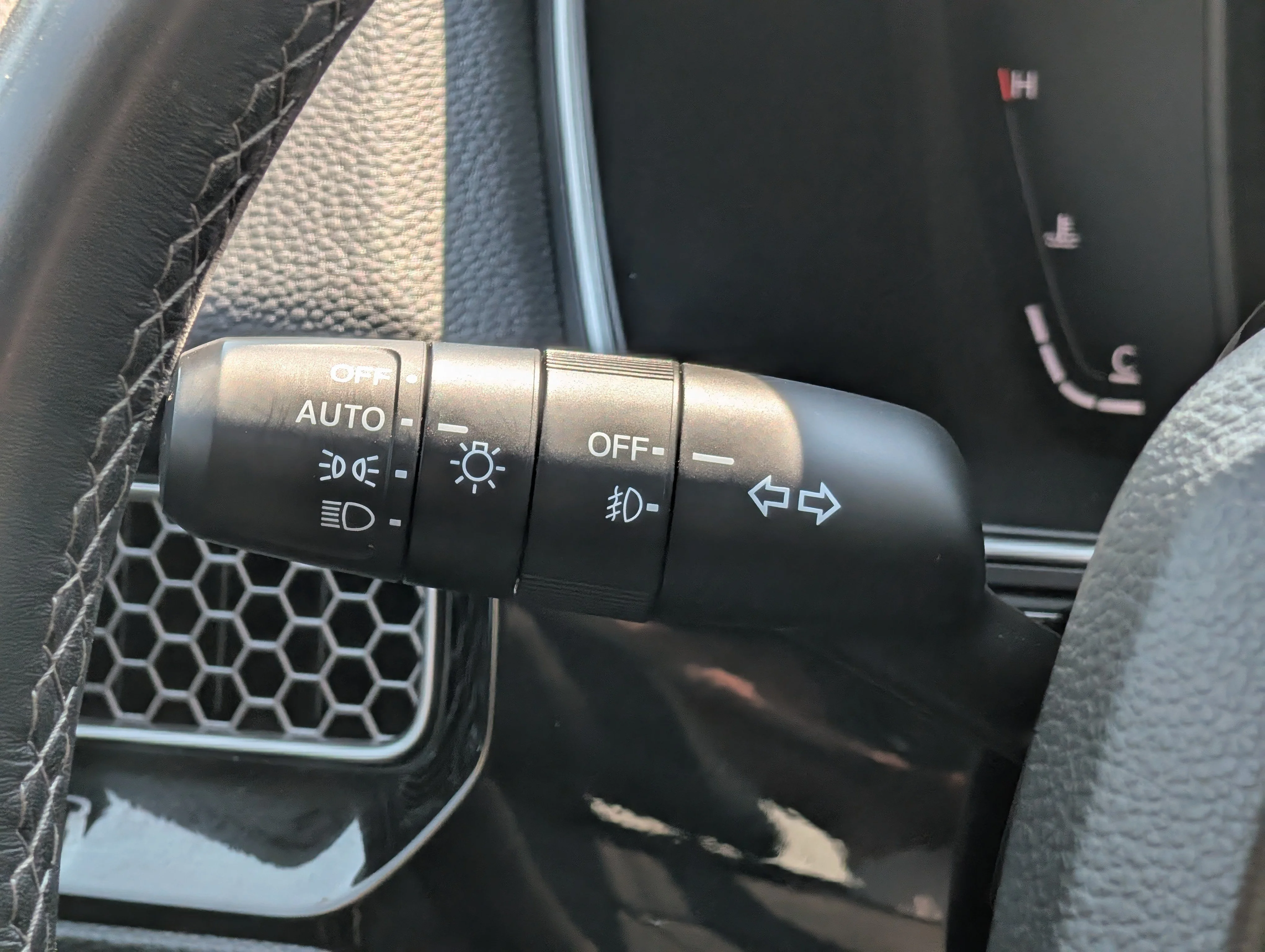 Used 2024 Meteorite Gray Metallic Honda Touring image 23