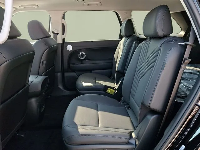 New 2026 Black Hyundai SEL Premium image 7