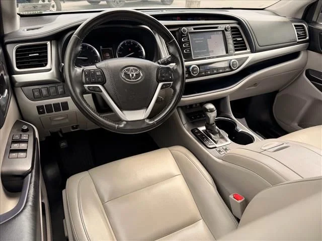 Used 2019 Blue Toyota XLE image 7