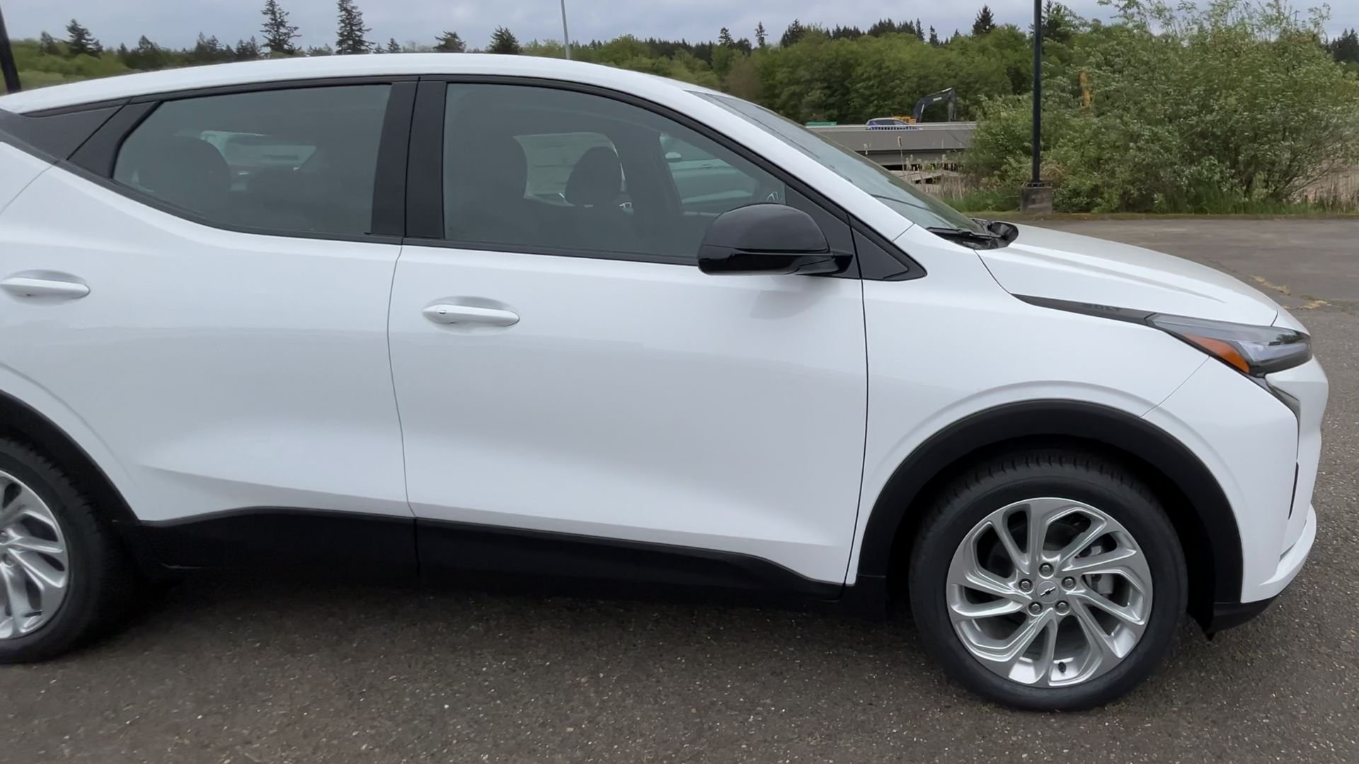 New 2027 Summit White Chevrolet LT image 9