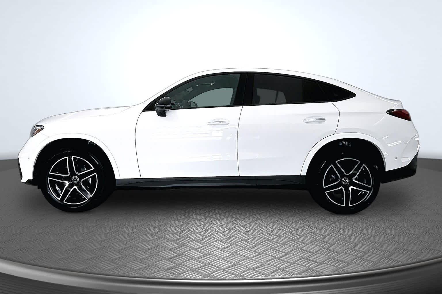 New 2026 Polar White Mercedes-Benz GLC 300 image 3