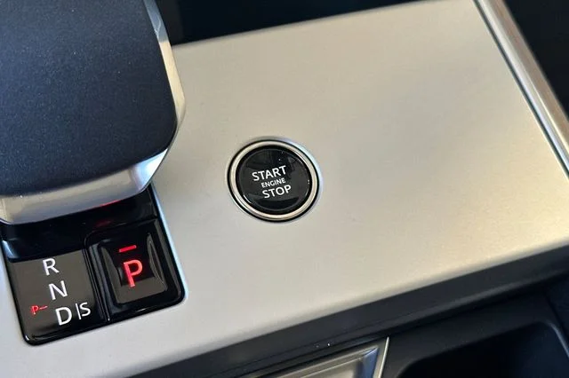 New 2026 Batumi Gold Land Rover SE image 21