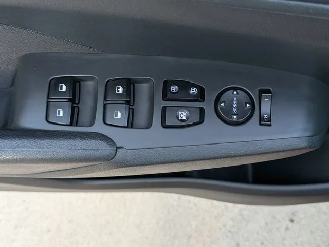 Used 2021 Red Hyundai SE image 14