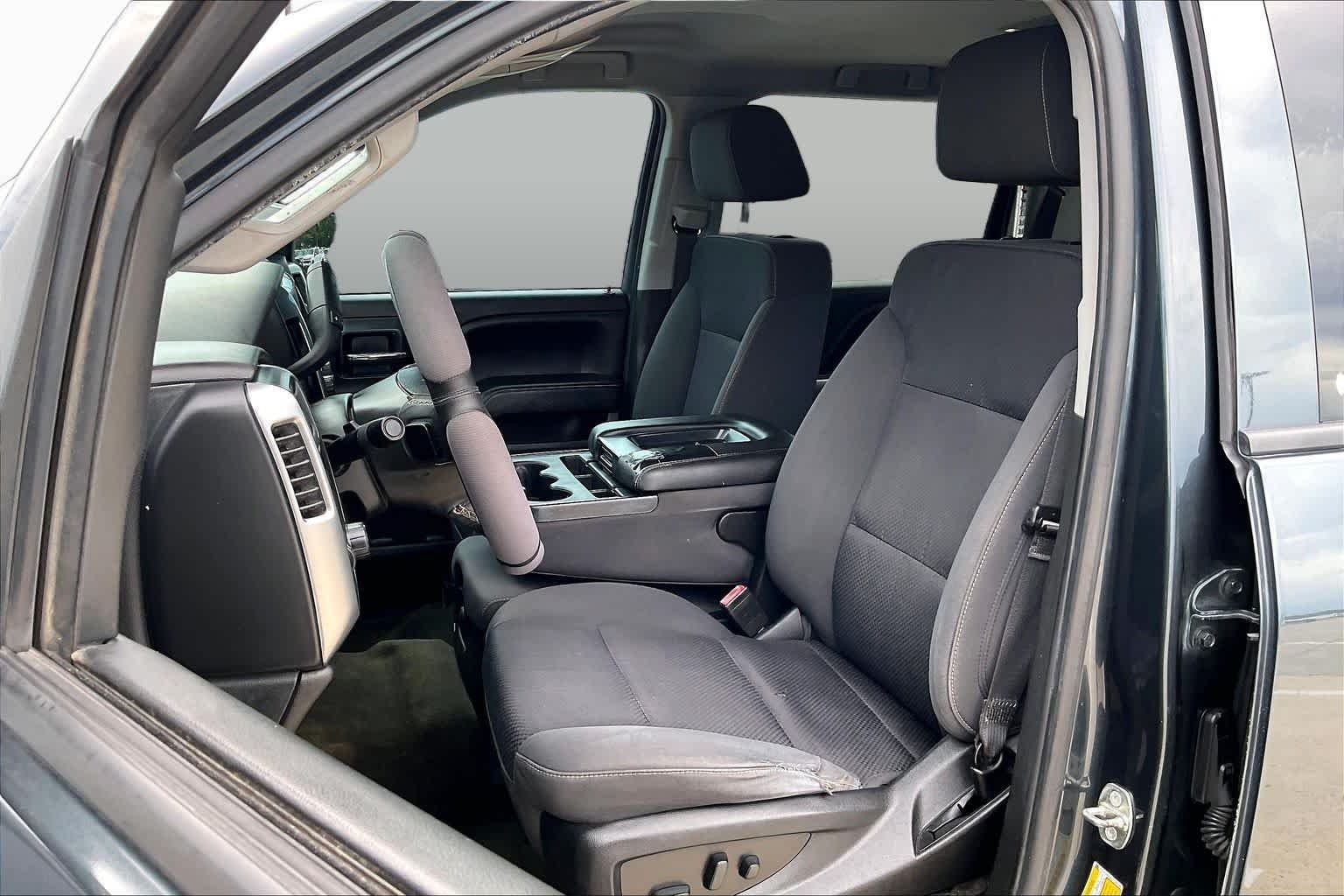 Used 2018 Graphite Metallic Chevrolet LT image 8