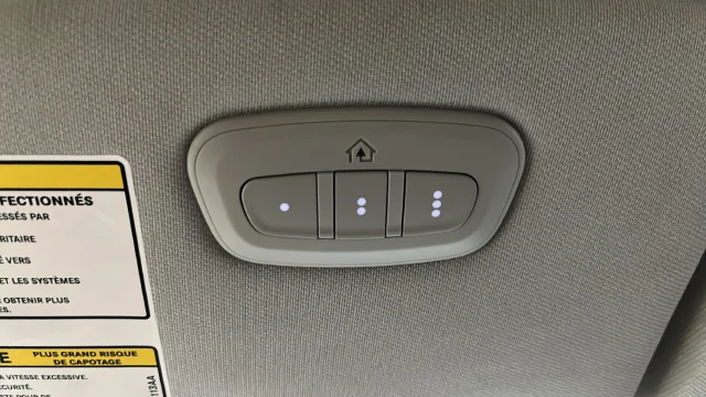 Used 2022 Crystal Metallic Jeep Limited image 34