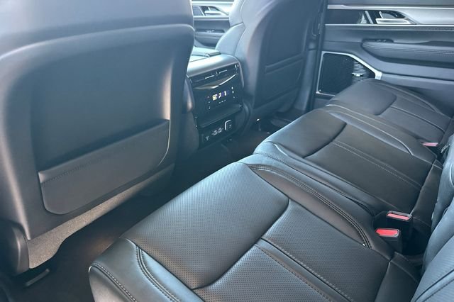 New 2026 Baltic-Gray Metallic Clear-Coat Exterior Paint Jeep Limited Reserve image 11