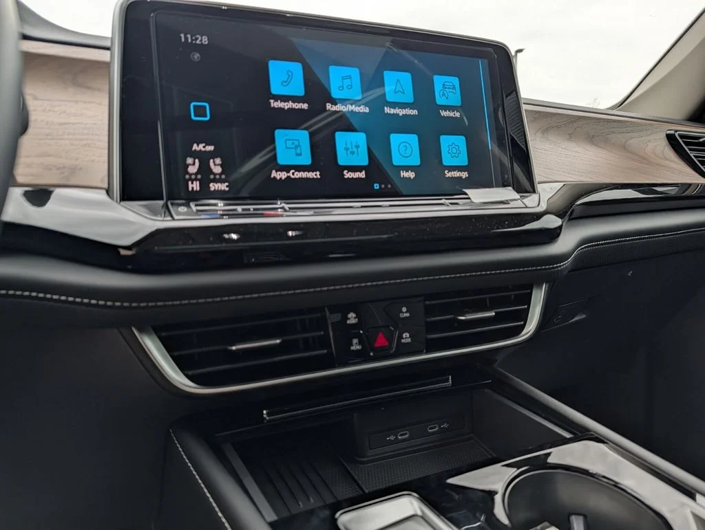 New 2026 Black Volkswagen 2.0T SE w/Technology image 22
