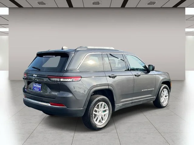 Used 2025 Gray Jeep Laredo X image 3