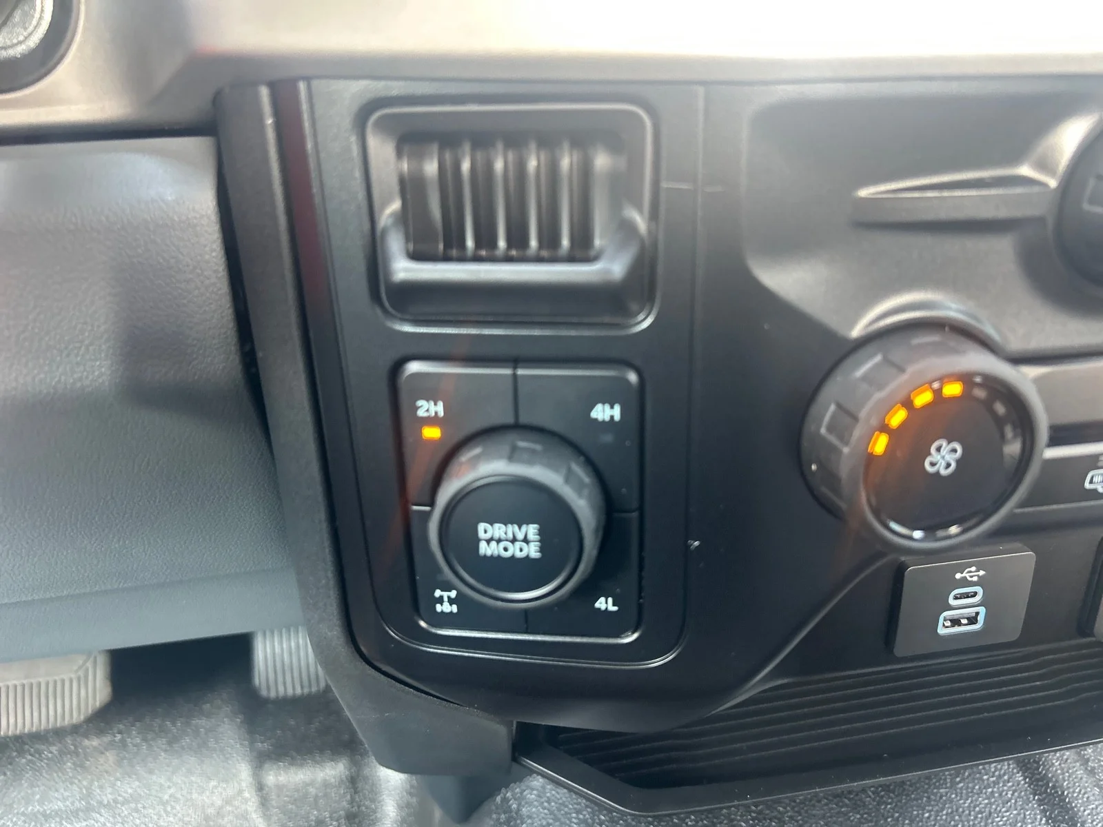 2025 Ford F-350 Super Duty XL - Photo 17