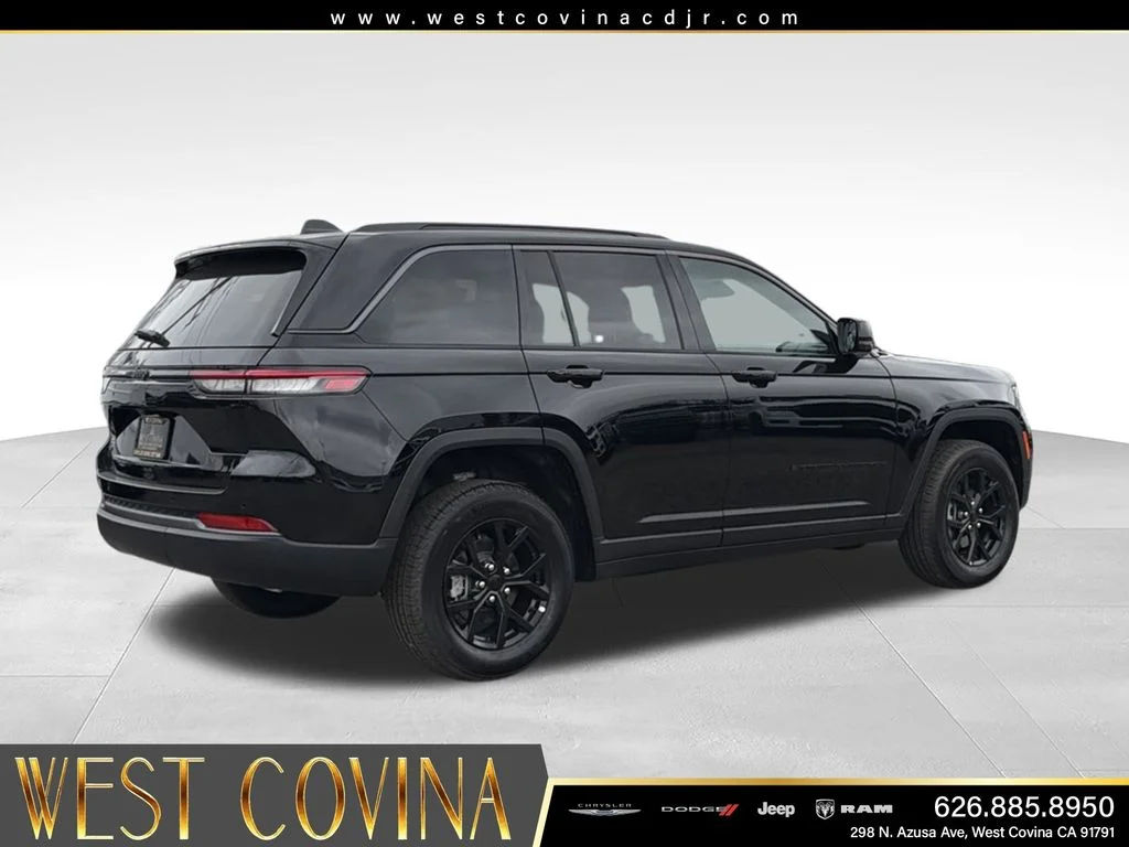 New 2026 Diamond Black Crystal Pearlcoat Jeep Altitude image 7