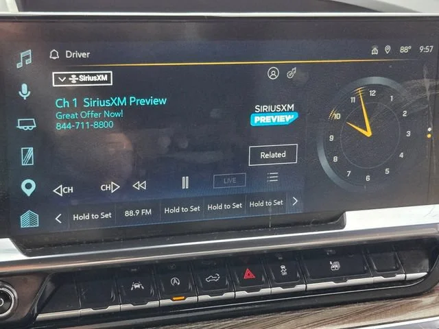 Used 2025 Summit White Chevrolet LT image 28
