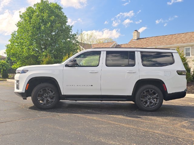 New 2026 Bright White Clear-Coat Exterior Paint Jeep Limited Altitude image 30