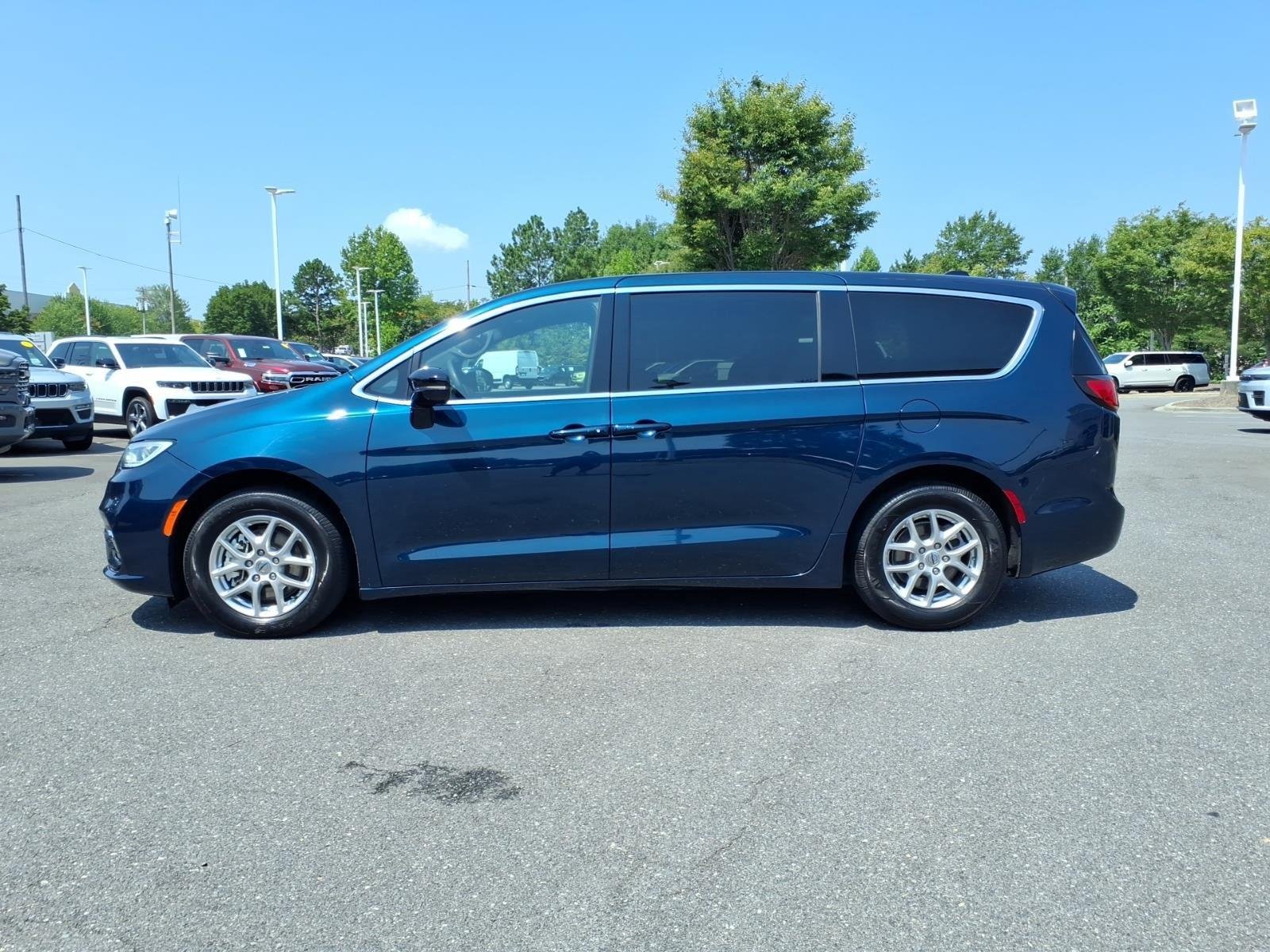 Used 2025 Fathom Blue Pearlcoat Chrysler Select image 3