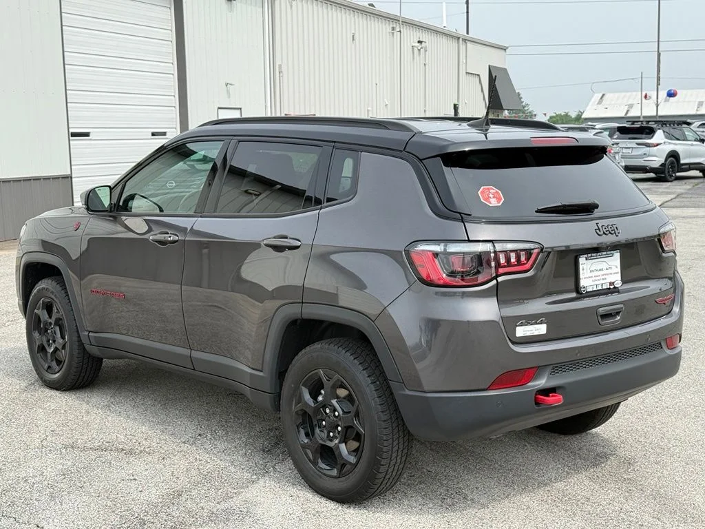Used 2024  Jeep Trailhawk image 6
