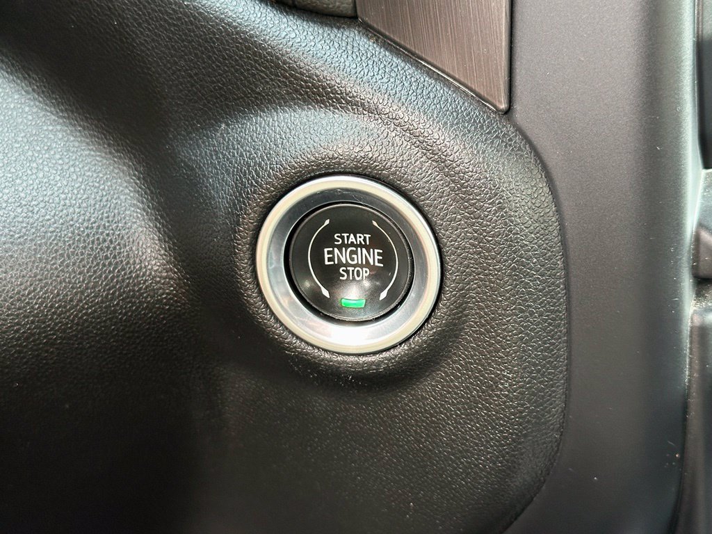 Used 2022 Black GMC AT4 image 37