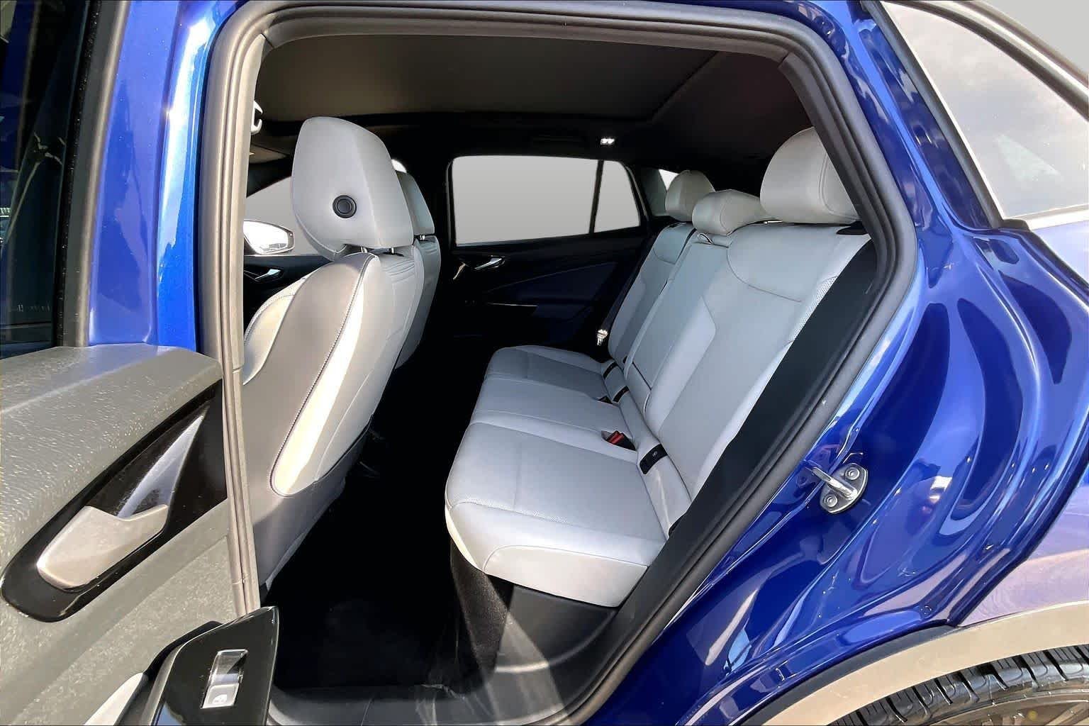 Used 2022 Dusk Blue Metallic/Black Roof Volkswagen Pro S image 18