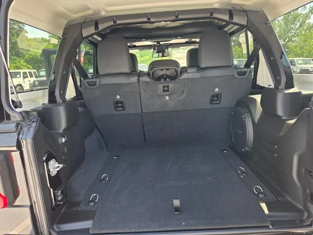 New 2026 Black Clear-Coat Exterior Paint Jeep Sahara image 31
