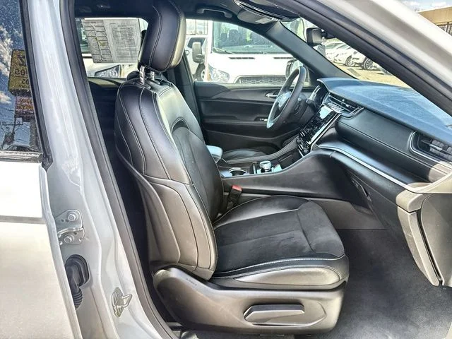 Used 2024 White Jeep Altitude image 23