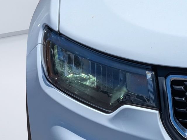 Used 2024 White Jeep Latitude image 8