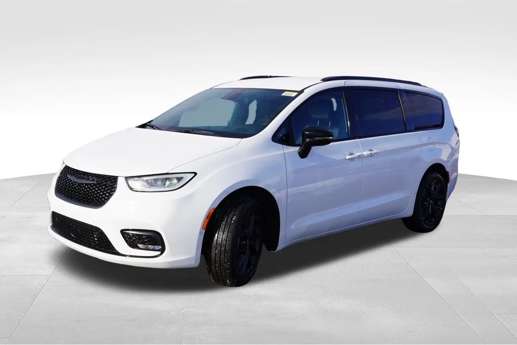 New 2026 Bright White Clear-Coat Exterior Paint Chrysler Select image 7