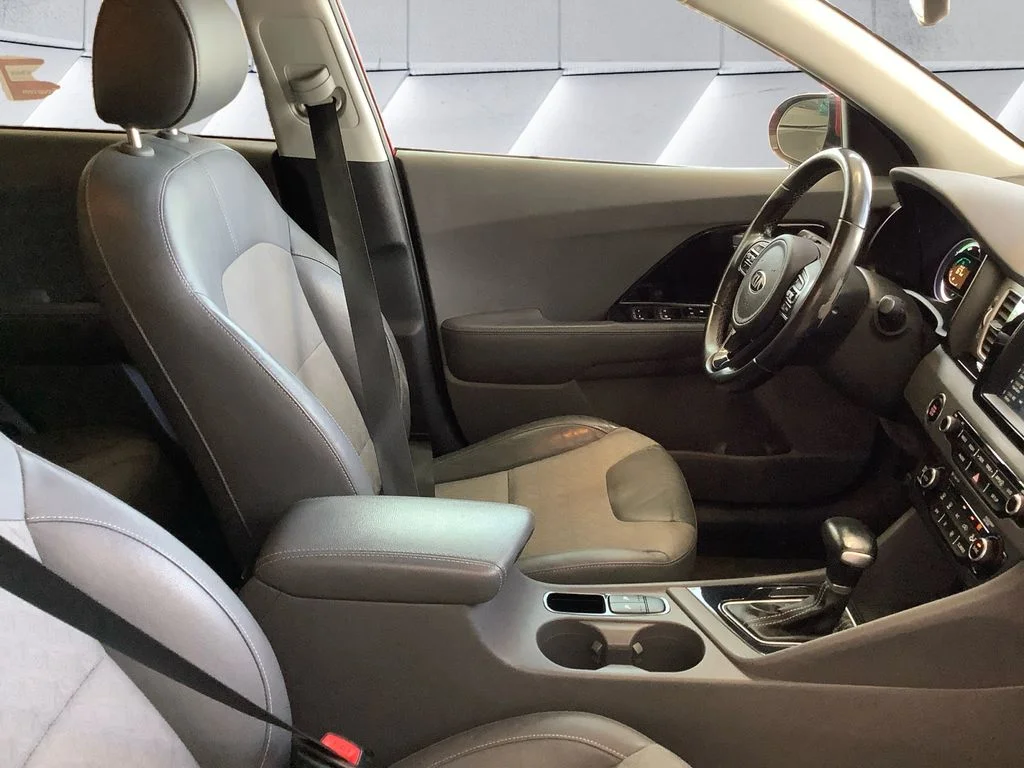 Used 2018 Red Kia EX image 13