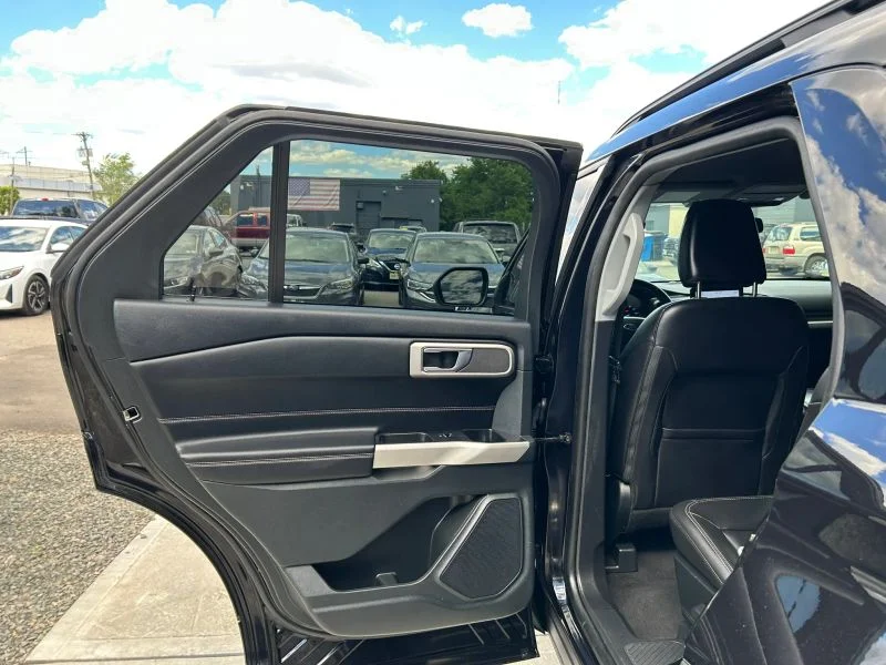 Used 2023 Black Metallic Ford XLT Sport Utility 4D image 33