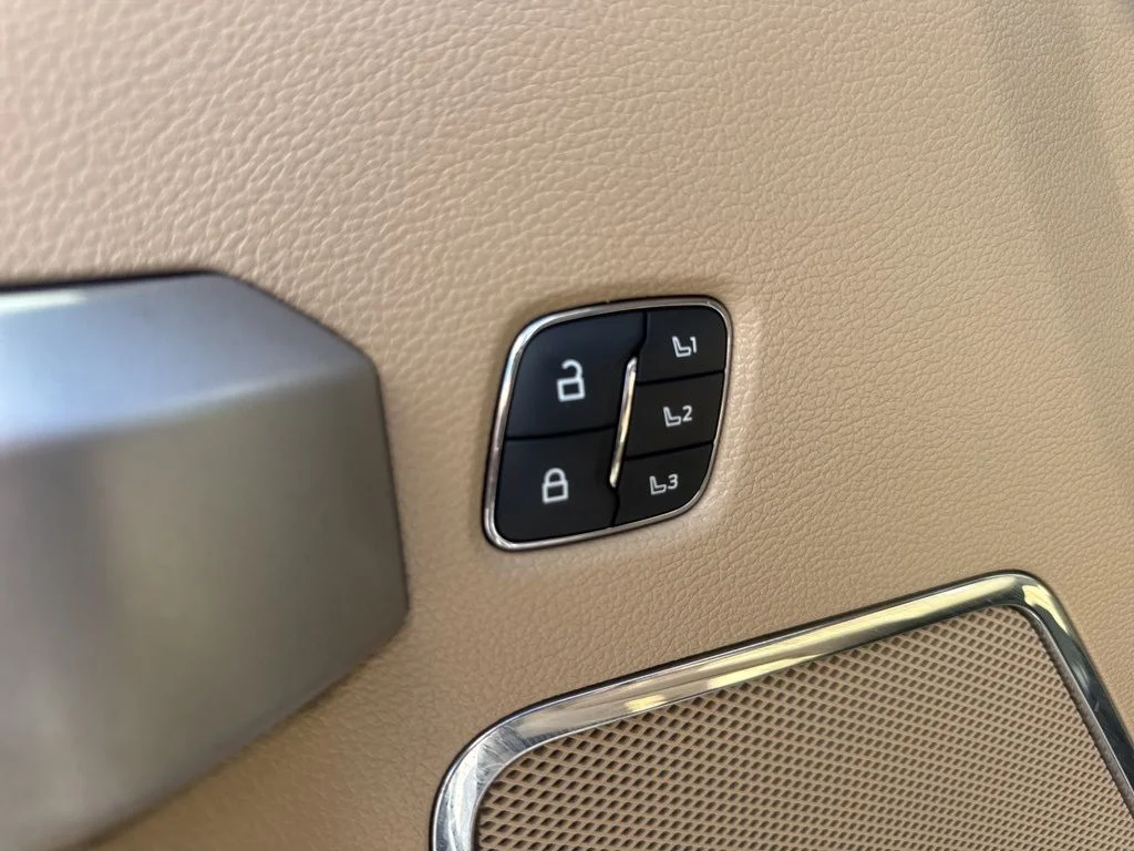 Used 2021 White Ford Lariat image 11